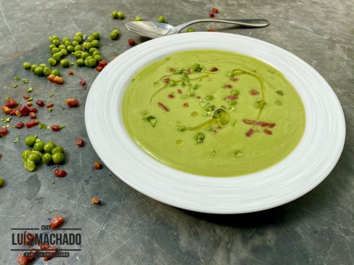Creme de ervilhas com crocante de presunto