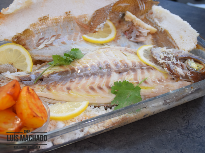 Goraz ao sal com ervas aromáticas