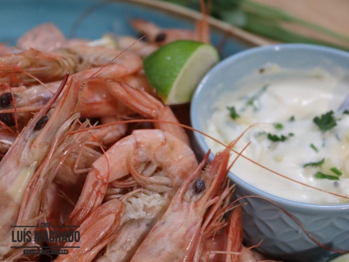Gamba branca cozidas com flor de sal e maionese de alho